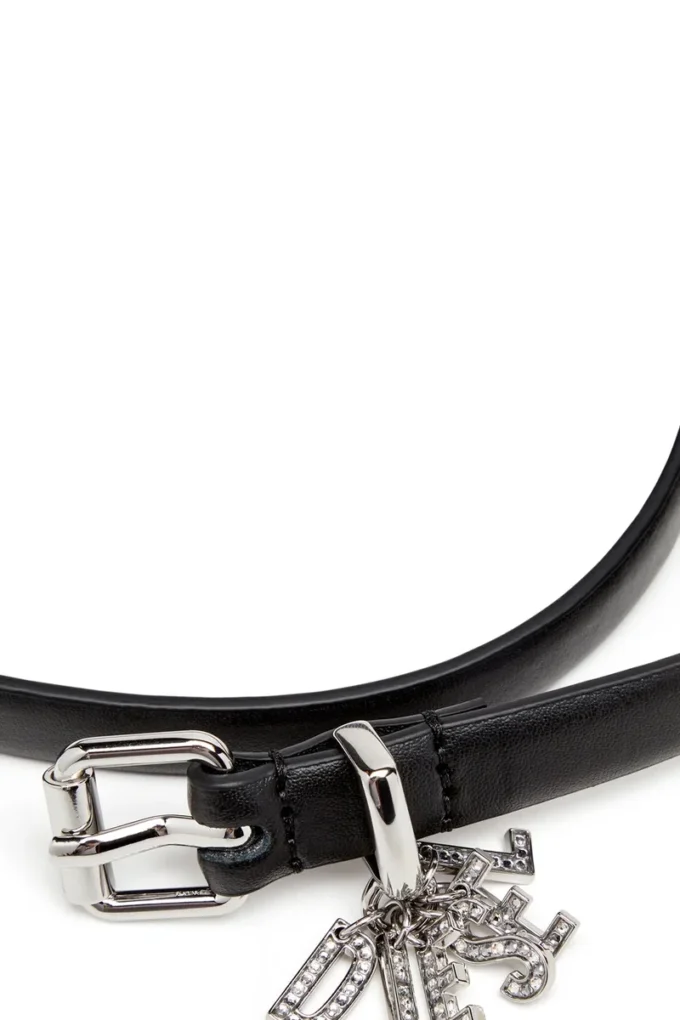 b-charm-loop 1,4 cm breiter Nappaledergürtel mit Logo-Anhängern