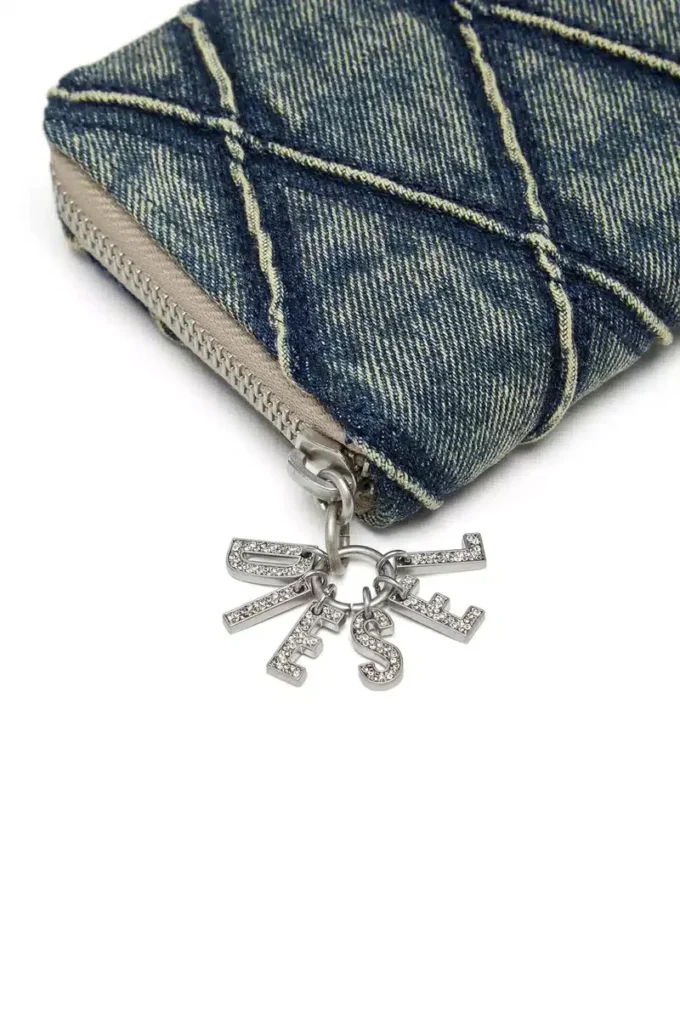 charm-d continental zip l Reißverschluss-Geldbörse aus gestepptem Denim mit Argyle-Muster