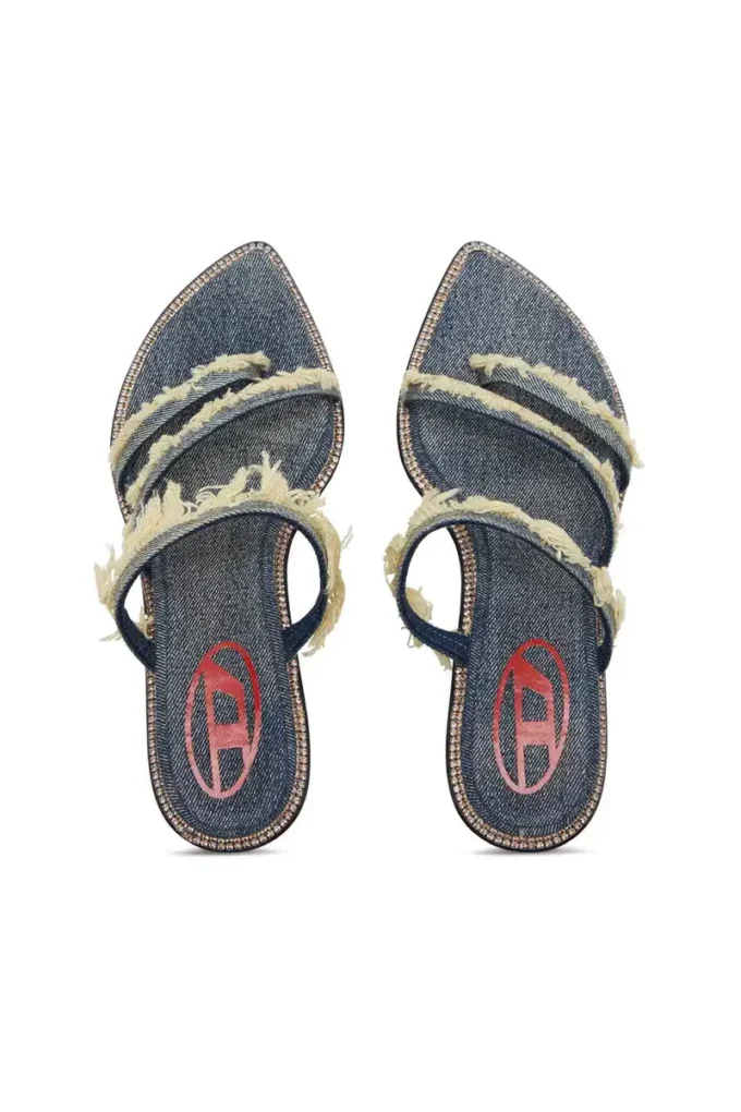 d-havanna kittie D-Havanna Kittie-Mules aus ausgefranstem Denim mit Kristallen d-havanna kittie D-Havanna Kittie-Mules aus ausgefranstem Denim mit Kristallen