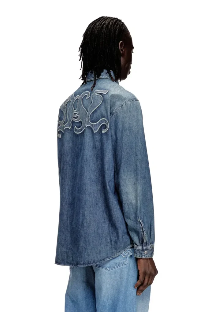 d-simply-s15 Jeanshemd mit Stickerei auf der Rückseite d-simply-s15 Jeanshemd mit Stickerei auf der Rückseite