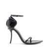 d-ten&half Sandale D-Ten&Half-Stiletto-Sandalen aus Lackleder und Satin d-ten&half Sandale D-Ten&Half-Stiletto-Sandalen aus Lackleder und Satin