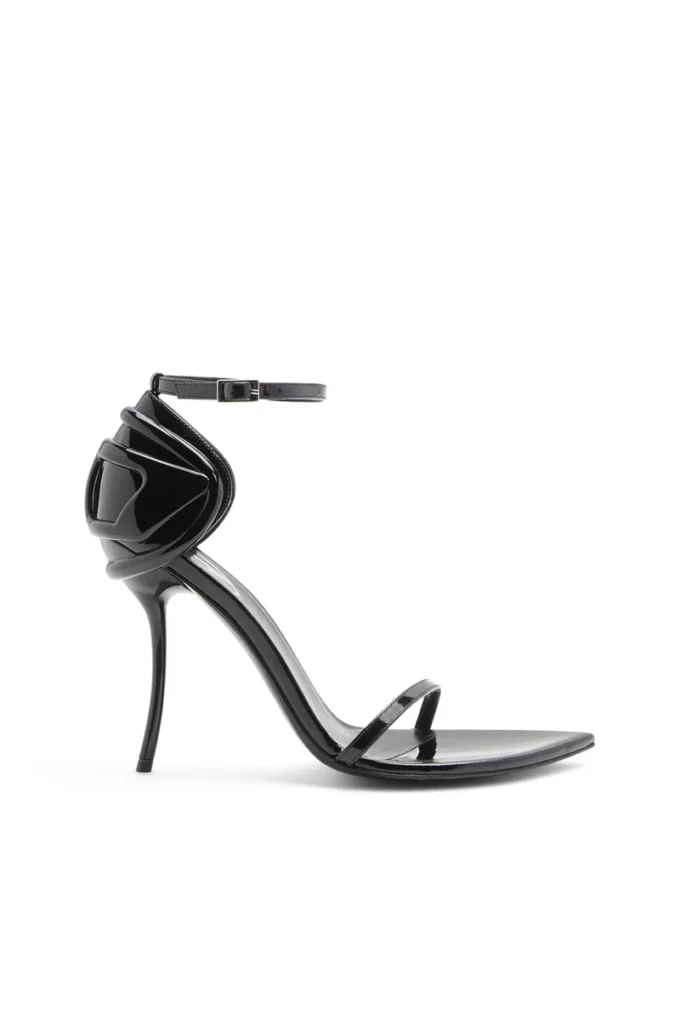d-ten&half Sandale D-Ten&Half-Stiletto-Sandalen aus Lackleder und Satin d-ten&half Sandale D-Ten&Half-Stiletto-Sandalen aus Lackleder und Satin