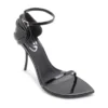 d-ten&half Sandale D-Ten&Half-Stiletto-Sandalen aus Lackleder und Satin d-ten&half Sandale D-Ten&Half-Stiletto-Sandalen aus Lackleder und Satin