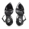 d-ten&half Sandale D-Ten&Half-Stiletto-Sandalen aus Lackleder und Satin d-ten&half Sandale D-Ten&Half-Stiletto-Sandalen aus Lackleder und Satin