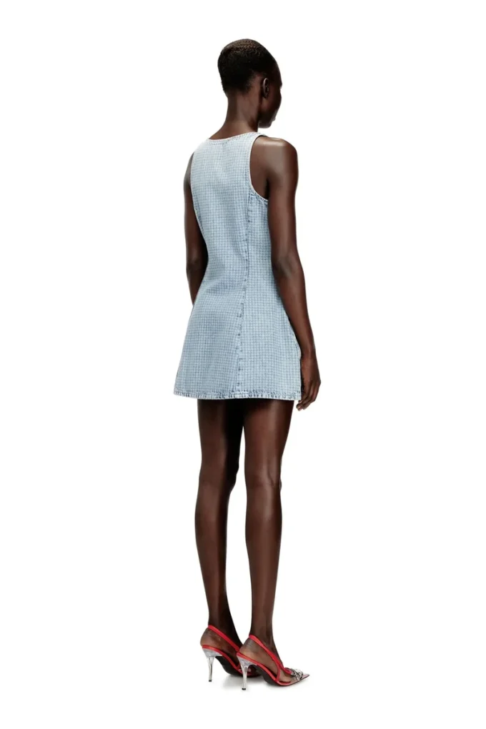 de-sweeney-s1 Kurzes Kleid aus Denim mit Hahnentrittmuster und Kristallen
