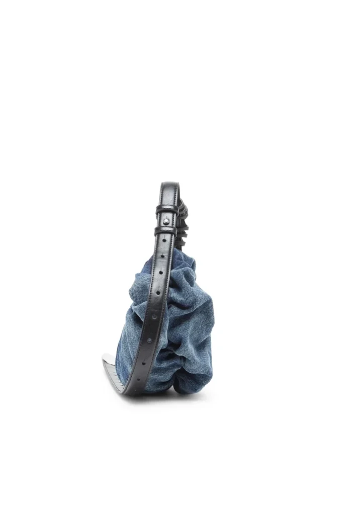 grab-d hobo s Grab-D-Small Scrunched Hobo-Tasche aus behandeltem Denim