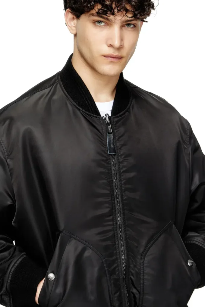 j-held Bomberjacke aus wattiertem Nylon mit ovalem D