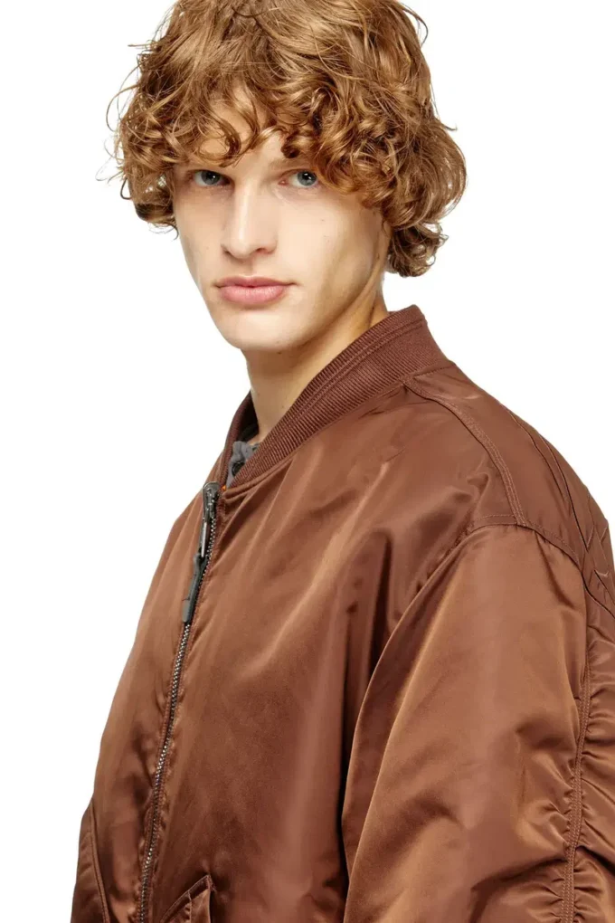 j-held Bomberjacke aus wattiertem Nylon mit ovalem D j-held Bomberjacke aus wattiertem Nylon mit ovalem D