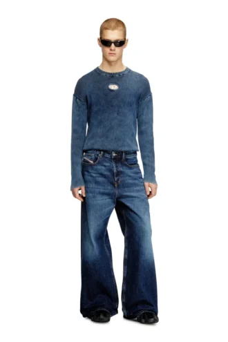 k-darren-d Ausgeschnittener Pullover mit Rippstrick und ovaler D-Plakette