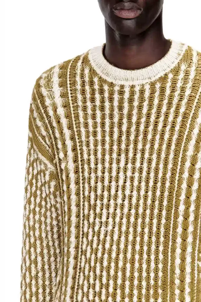 k-moise Pullover mit Zopfmuster und umgekehrtem Aufdruck k-moise Pullover mit Zopfmuster und umgekehrtem Aufdruck