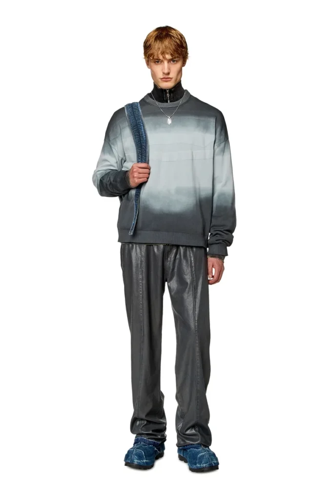 k-nevil Pullover mit Dégradé-Muster und übergroßem Logo