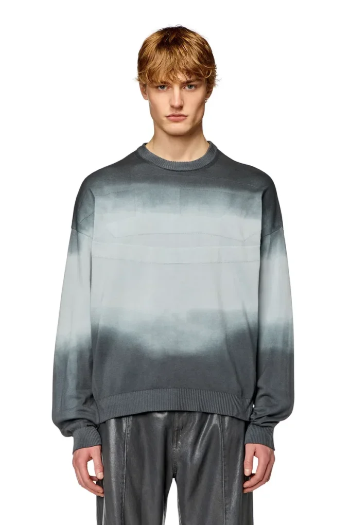 k-nevil Pullover mit Dégradé-Muster und übergroßem Logo