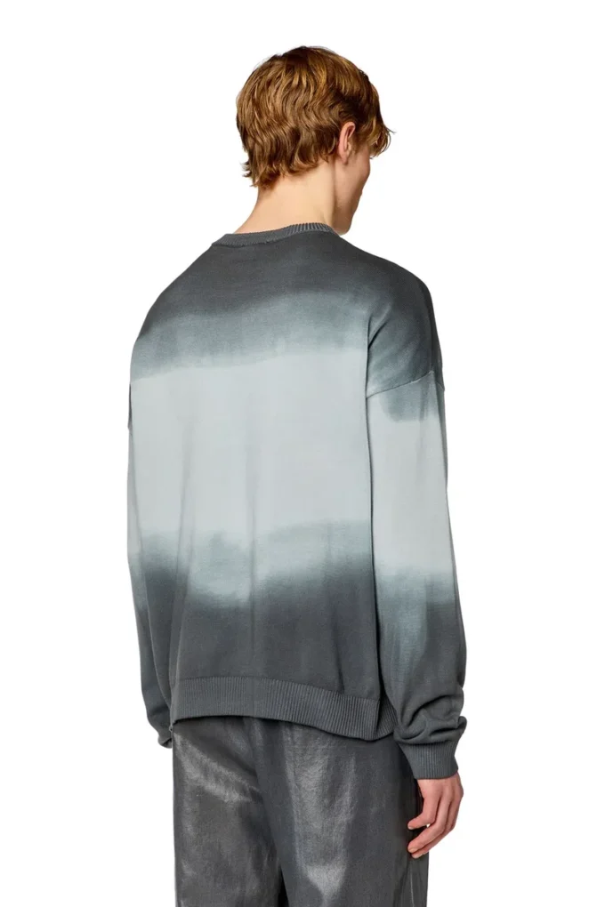 k-nevil Pullover mit Dégradé-Muster und übergroßem Logo
