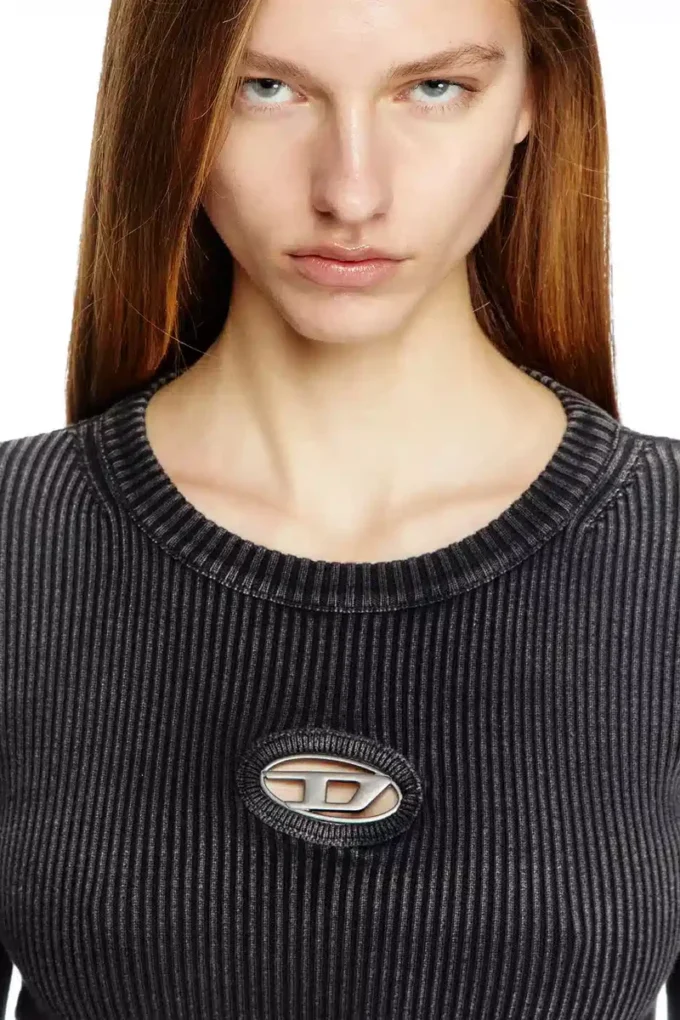 m-anchor-a Kurzer Pullover mit ausgeschnittenem Logo m-anchor-a Kurzer Pullover mit ausgeschnittenem Logo