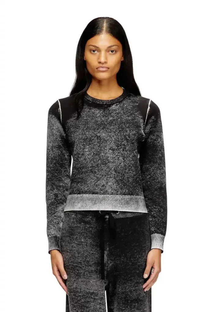 m-lovre Pullover mit verblasstem Rückdruck