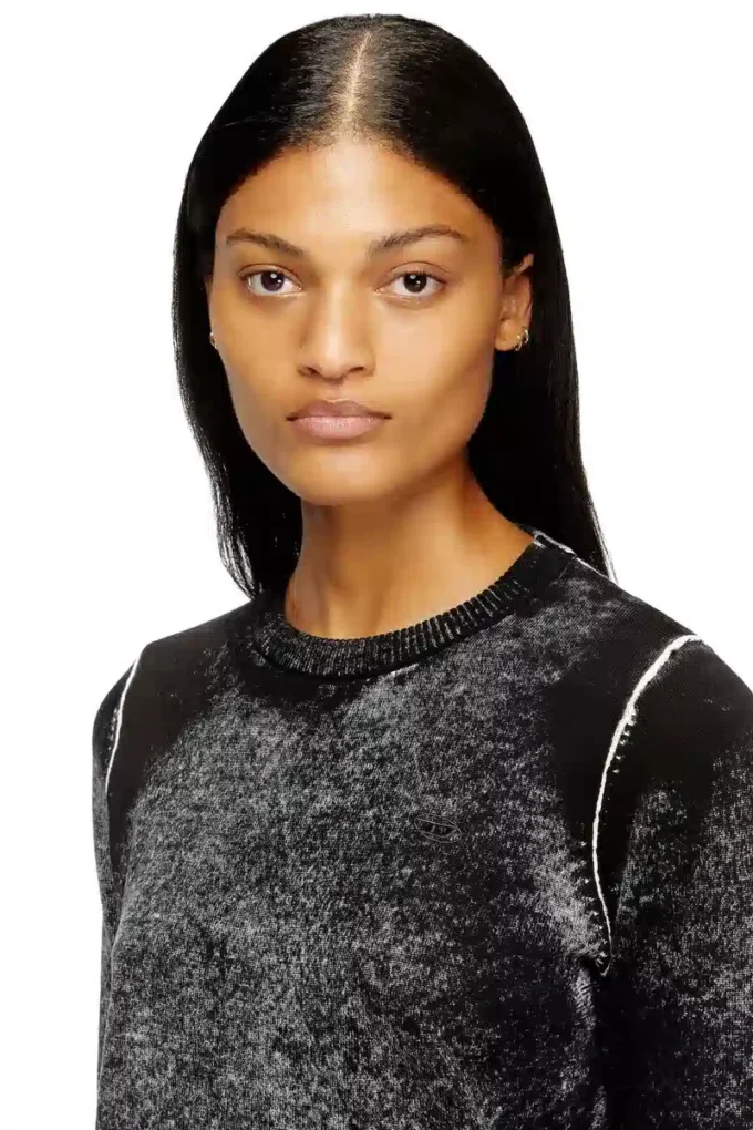 m-lovre Pullover mit verblasstem Rückdruck