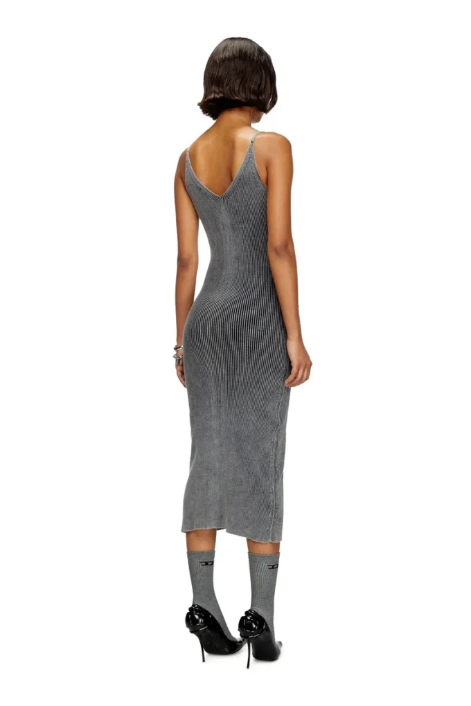 m-melti Strick-Midikleid mit kontrastierenden Taschen m-melti Strick-Midikleid mit kontrastierenden Taschen