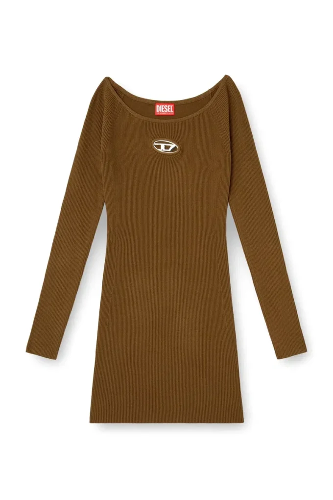 m-vera Schulterfreies Kleid aus geripptem Strick