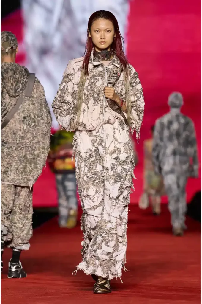 o-hockys Langer Rock mit Destroyed-Camo-Layer