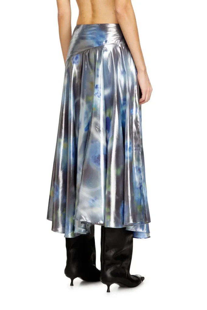 o-zulie-s2 Metallic-Midirock mit verschwommenem Rosenprint