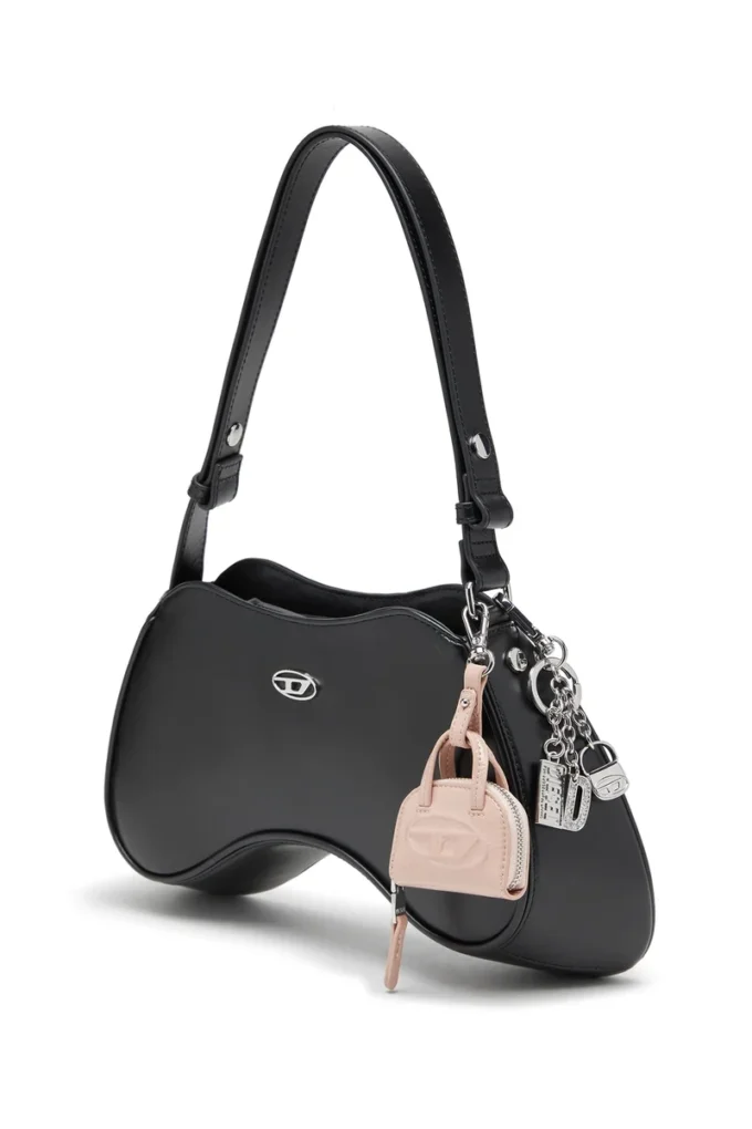 play shoulder Play-Schultertasche aus halbglänzendem Leder