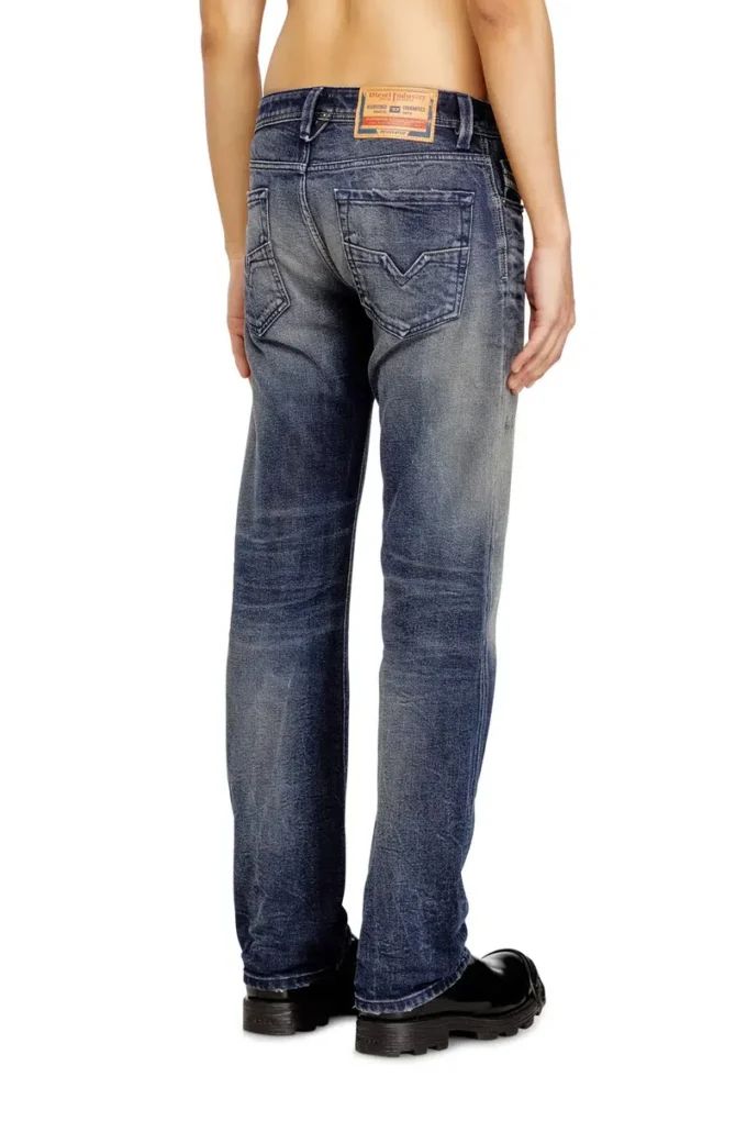 Regular-Jeans 1985 Larkee 09n57 Nächstgelegenes Geschäft finden