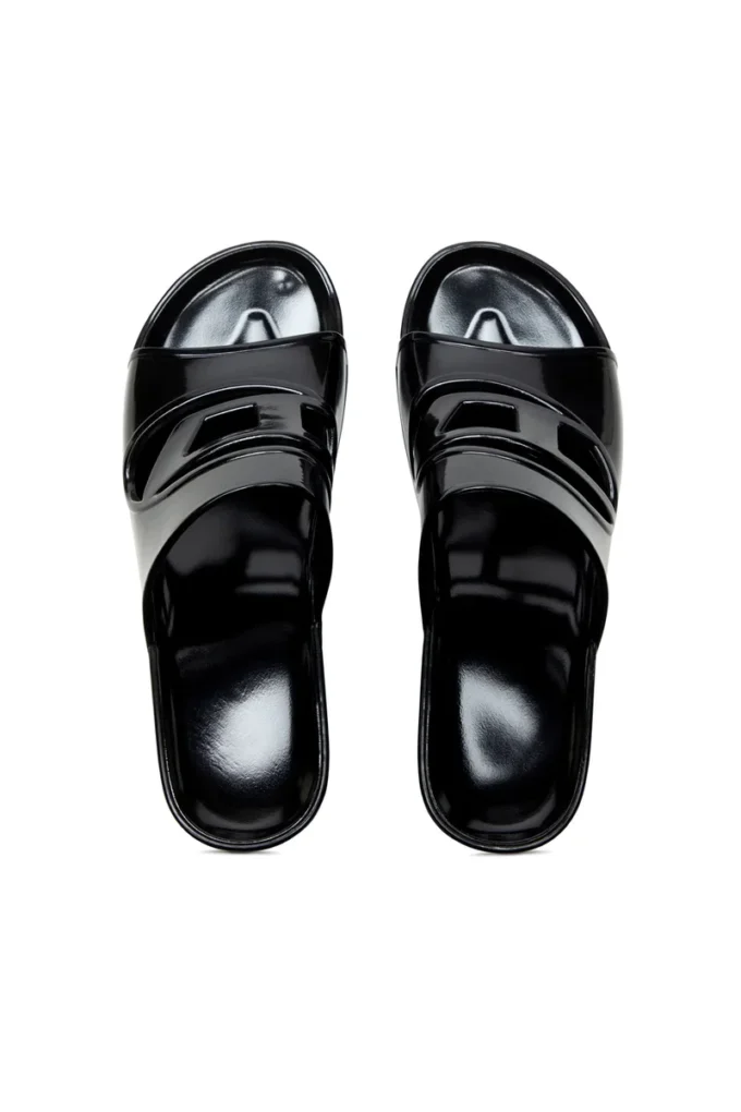 sa-bonnie Sa-Bonnie-Heeled Gummi-Pantoletten mit ausgeschnittenem Logo sa-bonnie Sa-Bonnie-Heeled Gummi-Pantoletten mit ausgeschnittenem Logo