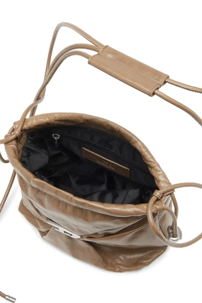 Scrunch-D-Bucket Scrunch-D-Bucket-Tasche aus glänzendem, geknittertem Leder