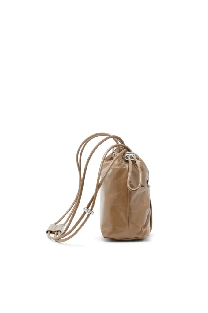 Scrunch-D-Bucket Scrunch-D-Bucket-Tasche aus glänzendem, geknittertem Leder