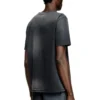 t-adjust-t1 Verblasstes T-Shirt mit ausgeschnittenem ovalem D