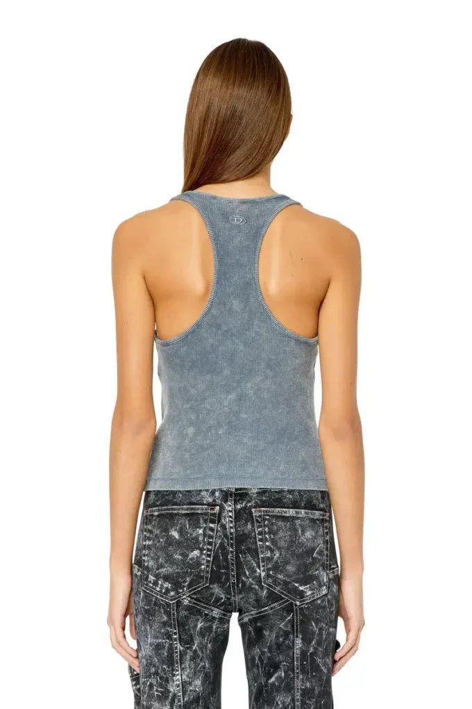 t-aniesse Geripptes Racerback-Oberteil mit Knopfleiste t-aniesse Geripptes Racerback-Oberteil mit Knopfleiste
