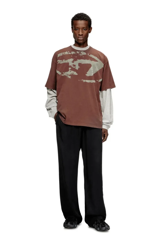 t-boxt-n14 T-Shirt mit Distressed-Flock-Logo
