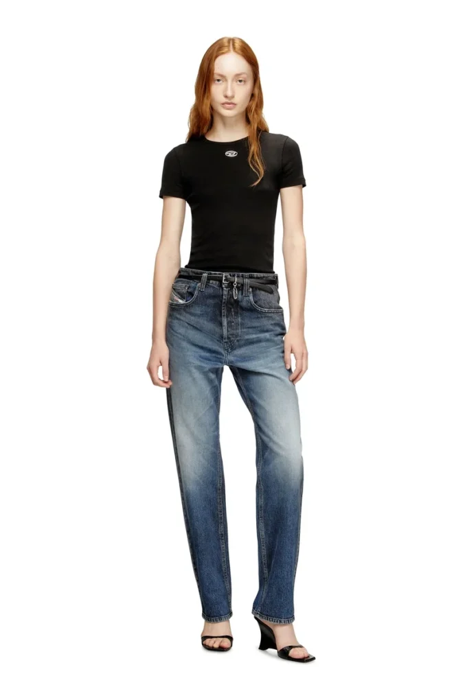 t-ele-long-od Schmal geschnittenes, geripptes T-Shirt mit metallischem Oval D