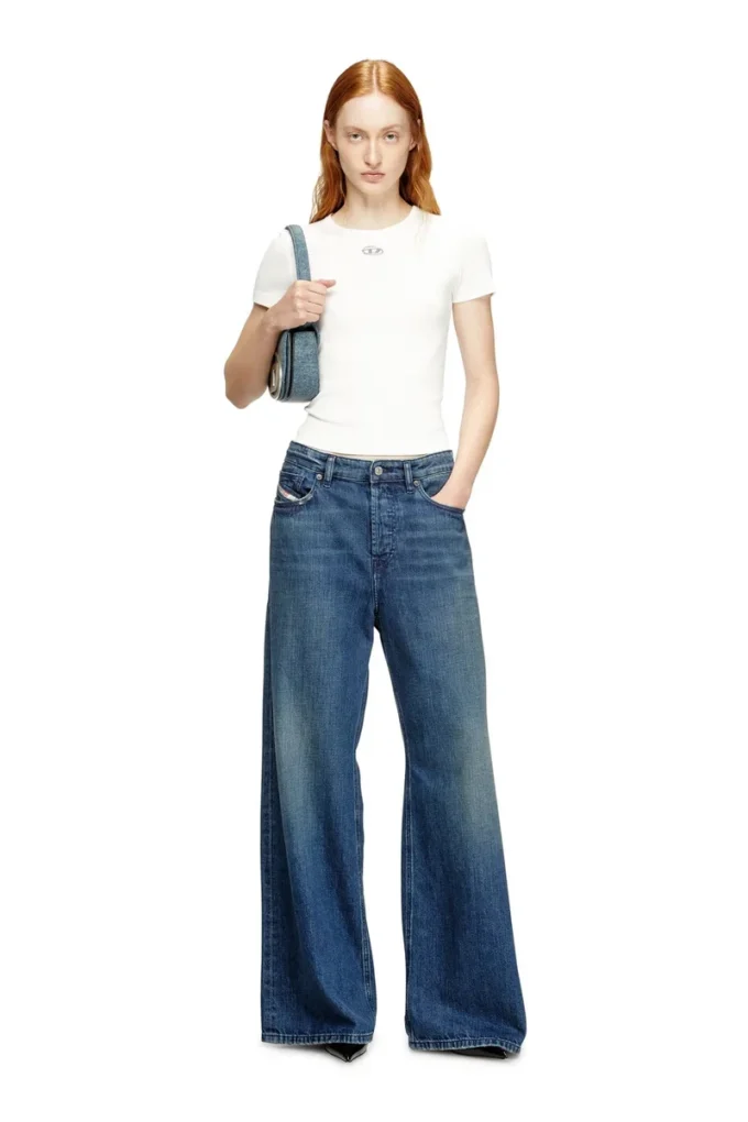 t-ele-long-od Schmal geschnittenes, geripptes T-Shirt mit metallischem Oval D