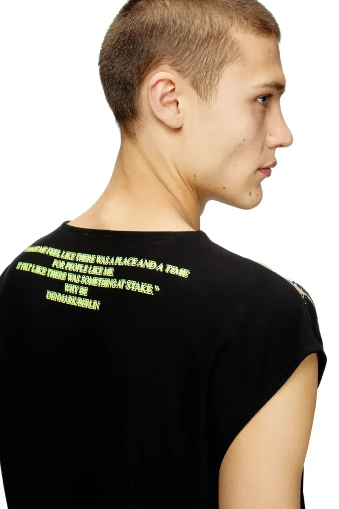 t-isak-a Ärmelloses T-Shirt mit Songtext-Print