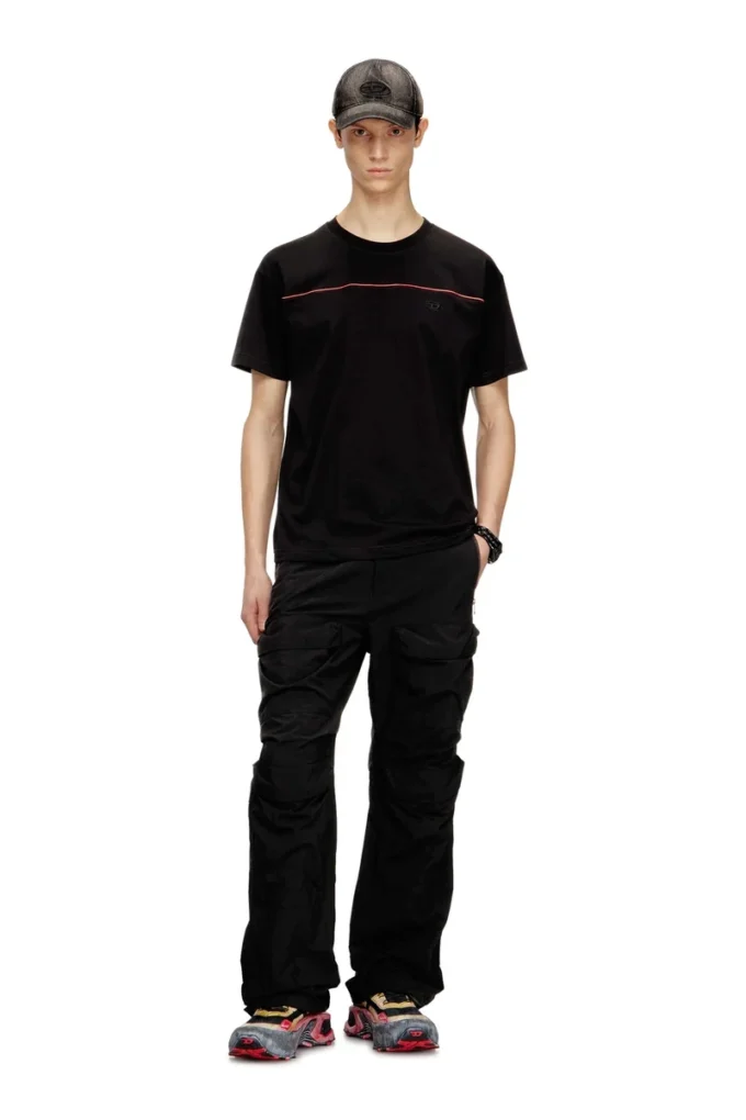 t-norm-piping T-Shirt mit kontrastfarbener Paspelierung