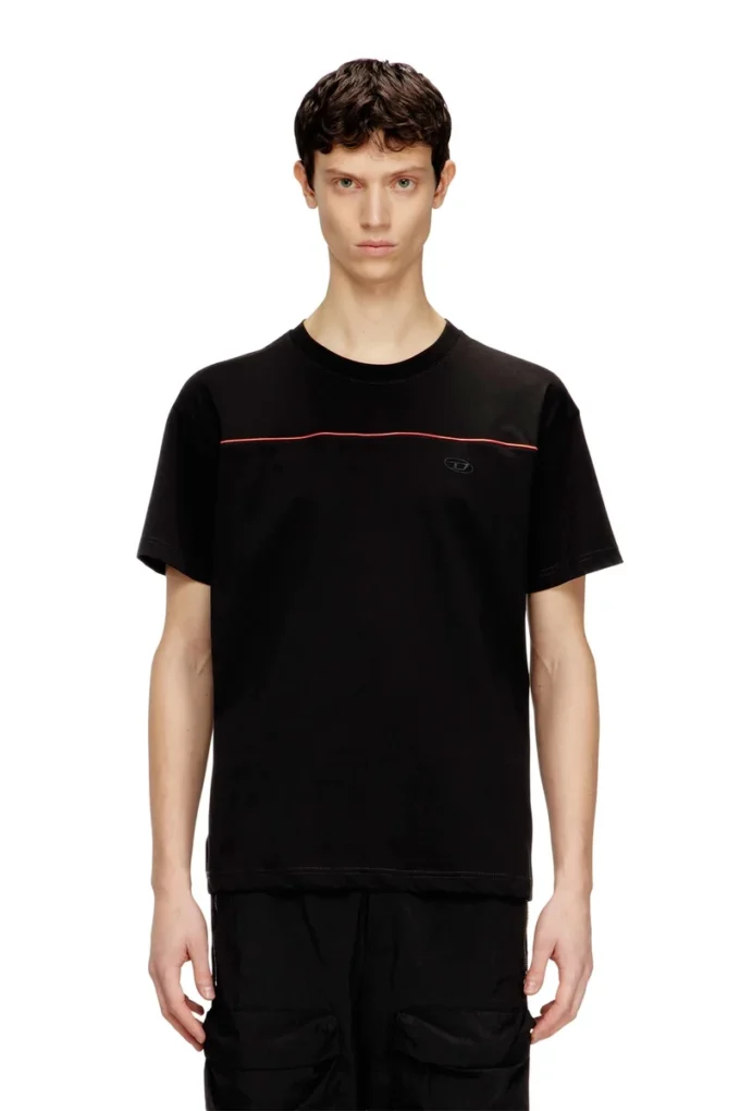 t-norm-piping T-Shirt mit kontrastfarbener Paspelierung