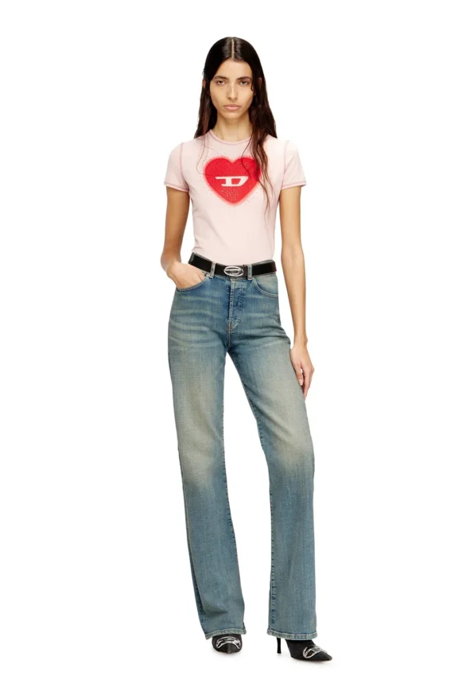 t-uncuties-long-s5 Schmal geschnittenes T-Shirt mit Herzprint und Nieten t-uncuties-long-s5 Schmal geschnittenes T-Shirt mit Herzprint und Nieten