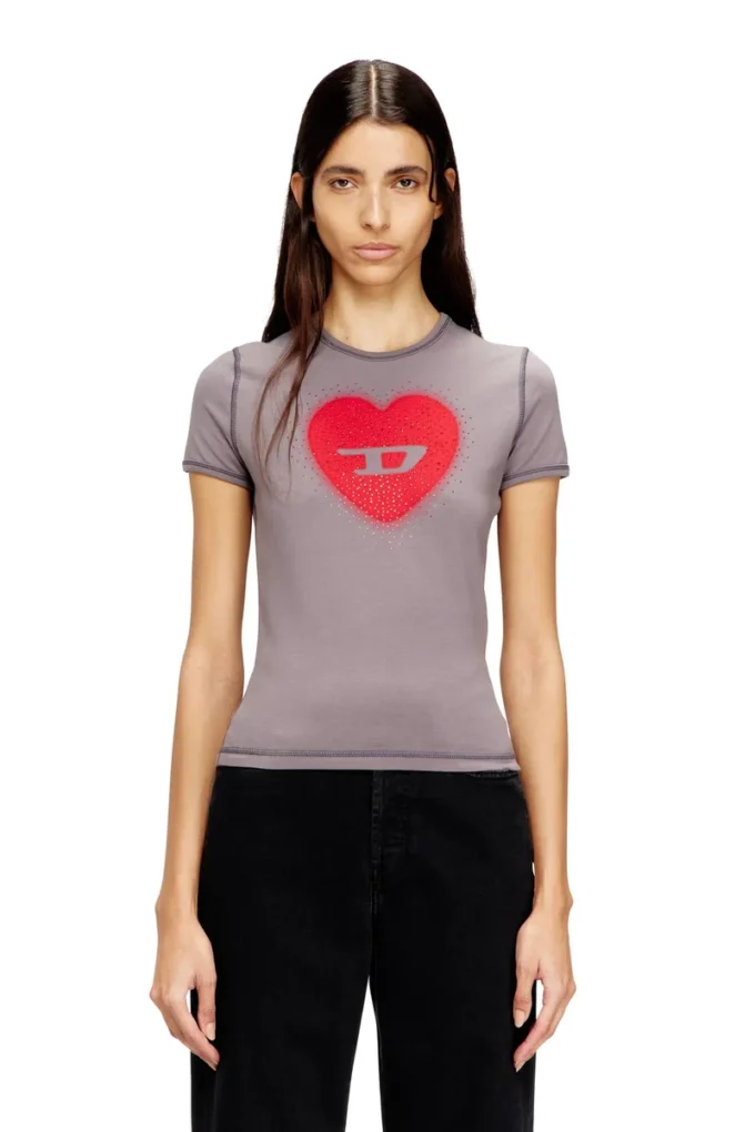 t-uncuties-long-s5 Schmal geschnittenes T-Shirt mit Herzprint und Nieten t-uncuties-long-s5 Schmal geschnittenes T-Shirt mit Herzprint und Nieten