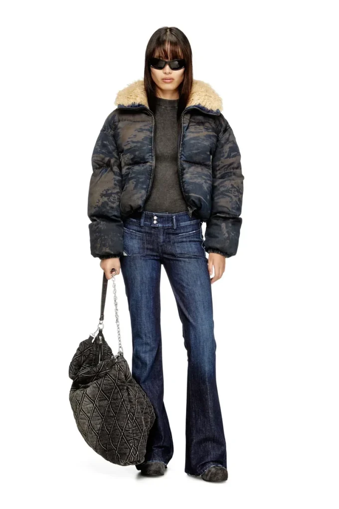 w-aves-fur Pufferjacke mit Kapuze aus Denim in Dirt-Effekt-Camouflage w-aves-fur Pufferjacke mit Kapuze aus Denim in Dirt-Effekt-Camouflage