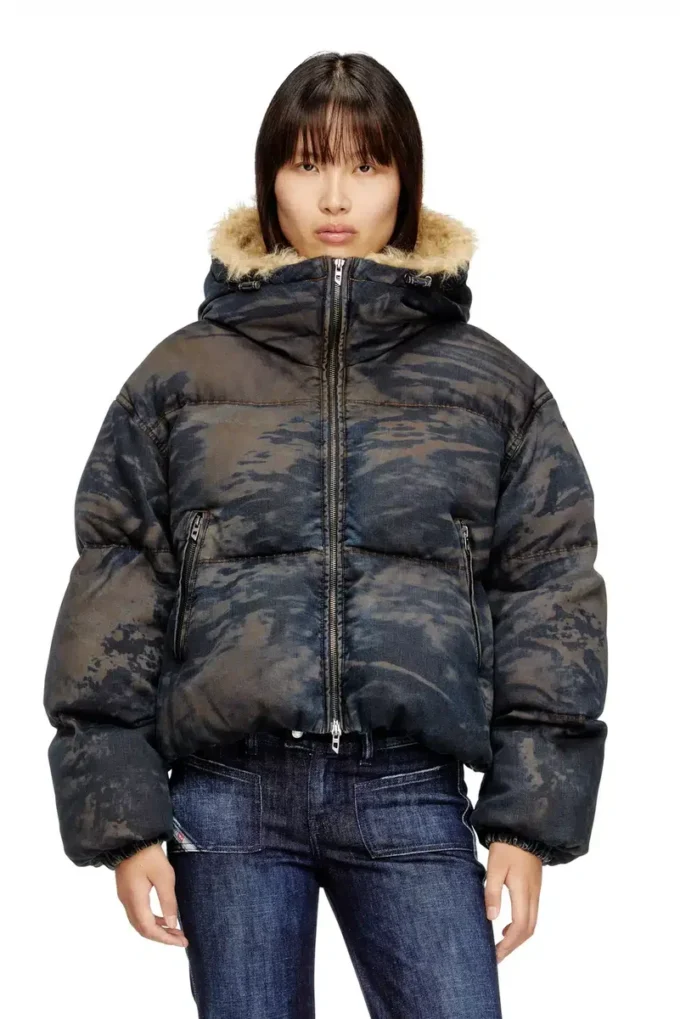 w-aves-fur Pufferjacke mit Kapuze aus Denim in Dirt-Effekt-Camouflage w-aves-fur Pufferjacke mit Kapuze aus Denim in Dirt-Effekt-Camouflage